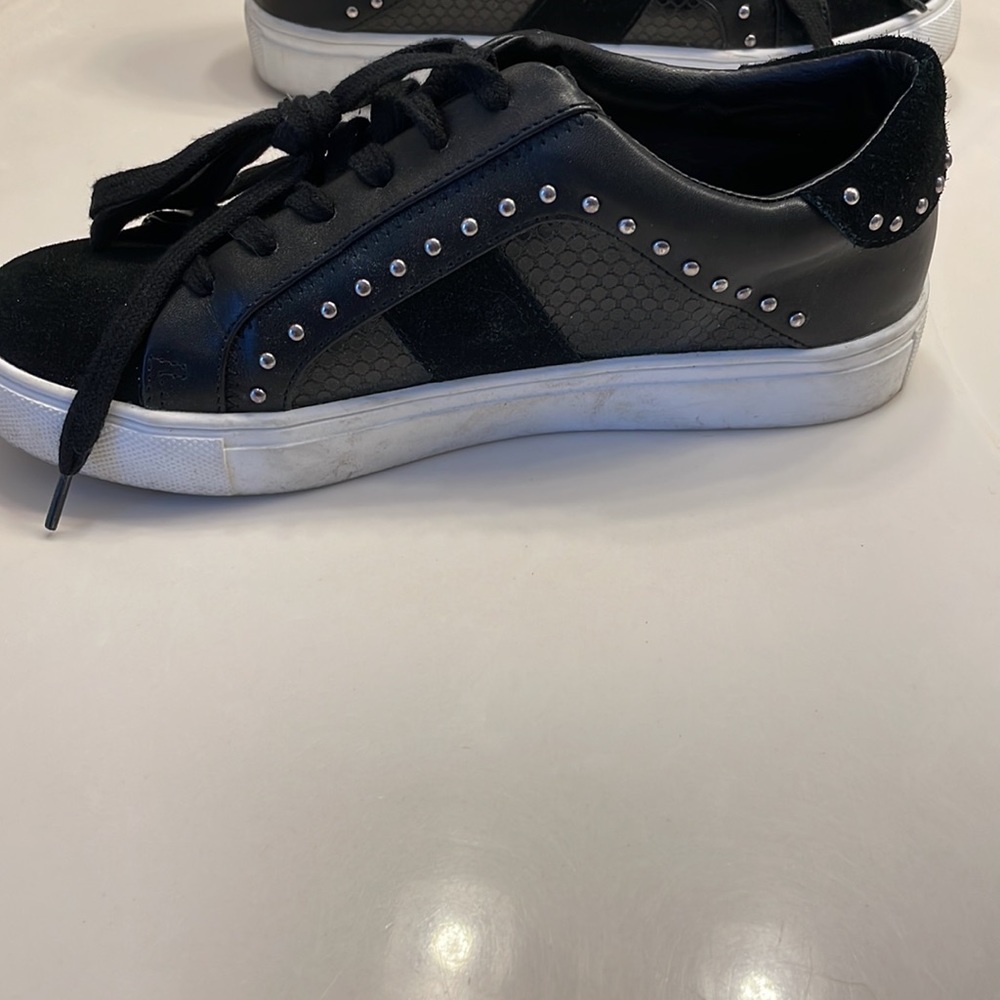 Sneakers - Picture 3 of 8